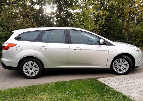 Ford Focus cena 25700 przebieg: 166500, rok produkcji 2013 z Karlino małe 172